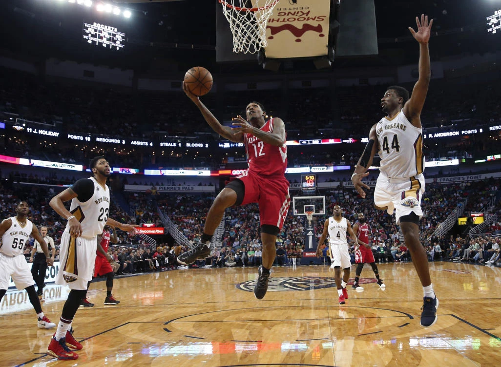 Houston Rockets guard Lou Williams (12) goes to the basket between New Orleans Pelicans forward Solomon Hill (44) and forward Anthony Davis (23) in the second half of an NBA game in New Orleans on Friday. (AP)