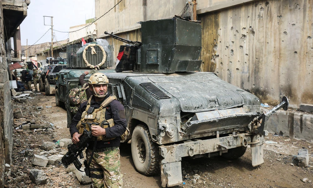 Iraqi forces advance in the Old City in western Mosul on Friday uring the offensive to retake the city from Daesh jihadists. (AFP / Ahmad al-Rubaye)