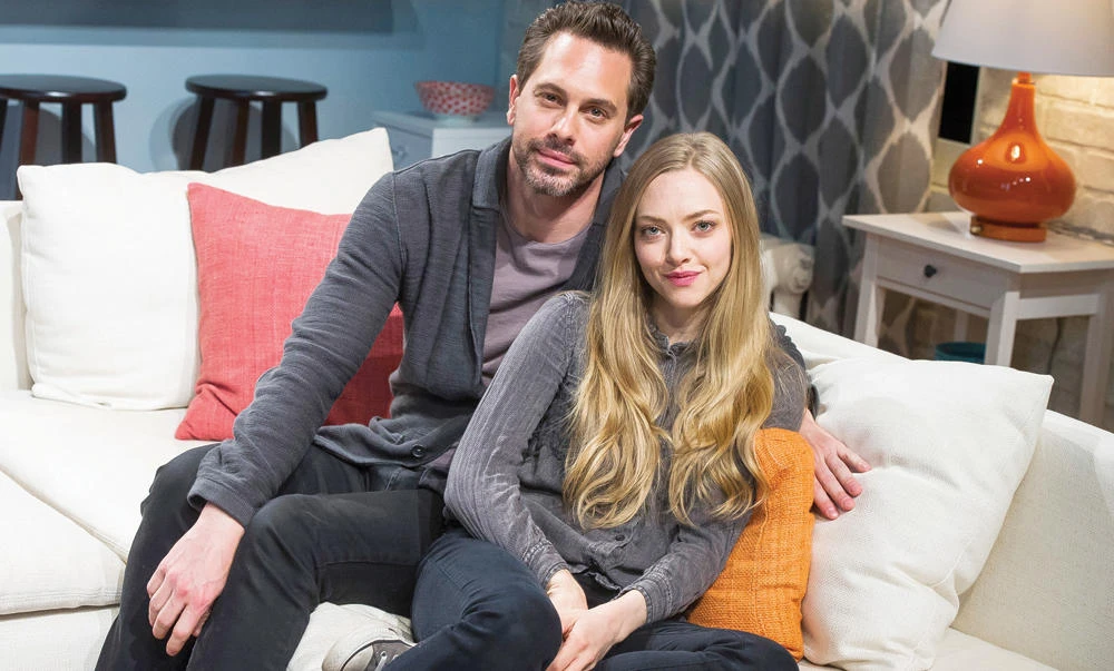 Amanda Seyfried elopes with Thomas Sadoski