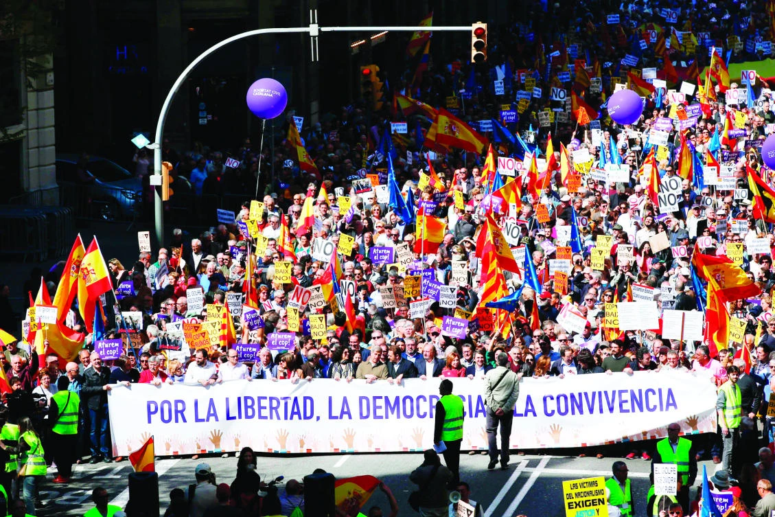 Demonstrators, many waving Spanish and Catalan flags, rallied in Barcelona on Sunday to oppose a push by
the regional government of Catalonia to break away from the rest of Spain. (AFP)