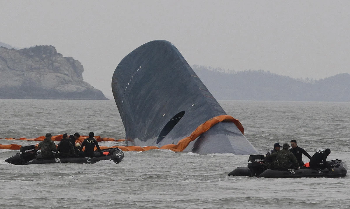 File photo: South Korean Coast Guard personnel search for missing passengers aboard the sunken ferry Sewol in the waters off the southern coast near Jindo, South Korea. (AP)