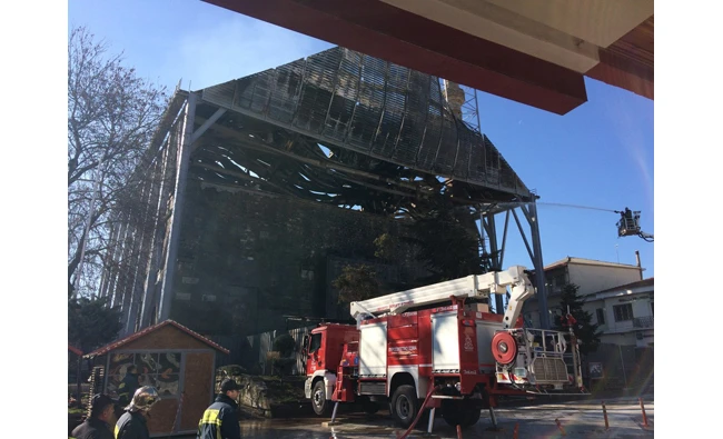 Fire damages 15th century Ottoman mosque in Greece
