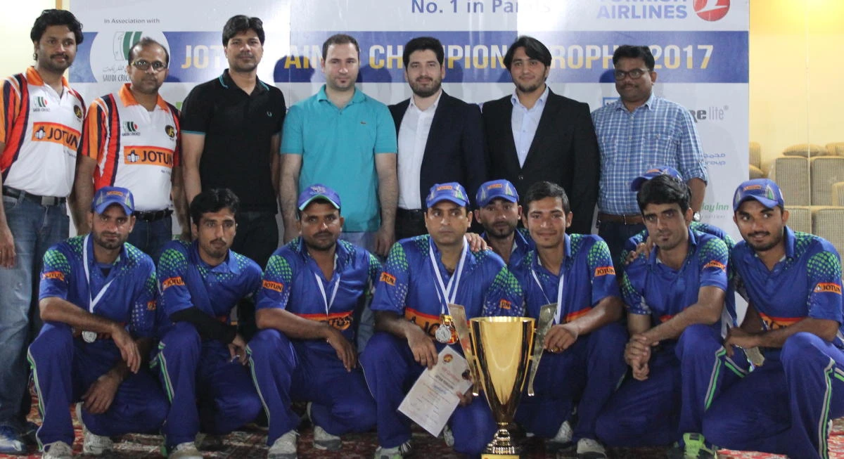 Jotun Penguins with the runner-up cup.