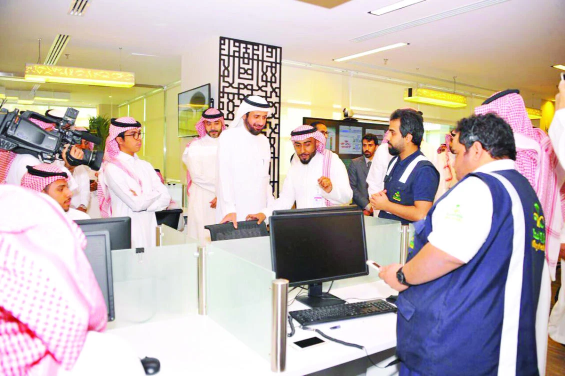 Health Minister Dr. Tawfiq Al-Rabiah, at the inauguration of a new 937 Service Center in Riyadh. (AN photo)