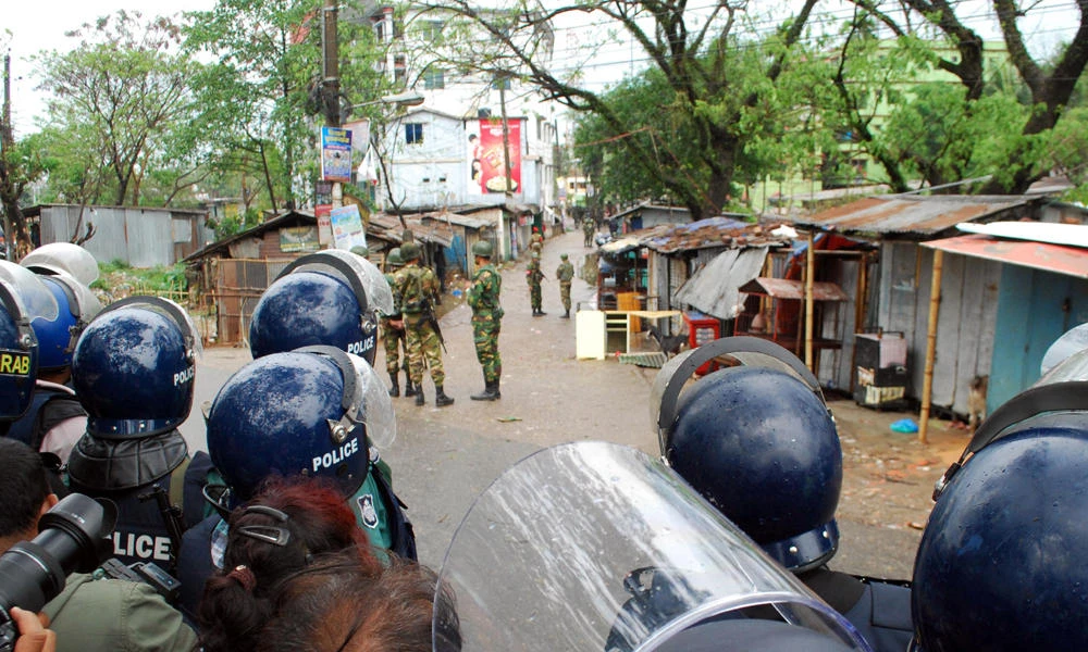 Bangladesh police and army commandos take part in an operation to stormed an Islamist extremist hideout in Sylhet on Saturday. (AFP)