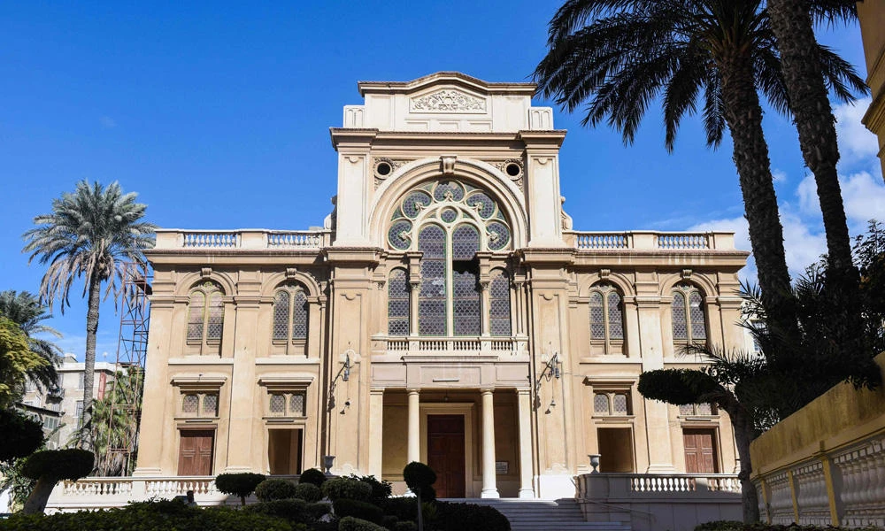 A general view shows the Prophet Eliyahu Hanavi synagogue also known as the Temple of the Eliyahu Hanabi of Alexandria in Nabi Daniel Street in the northern Egyptian coastal city of Alexandria on November 14, 2016. (AFP / MOHAMED EL-SHAHED)