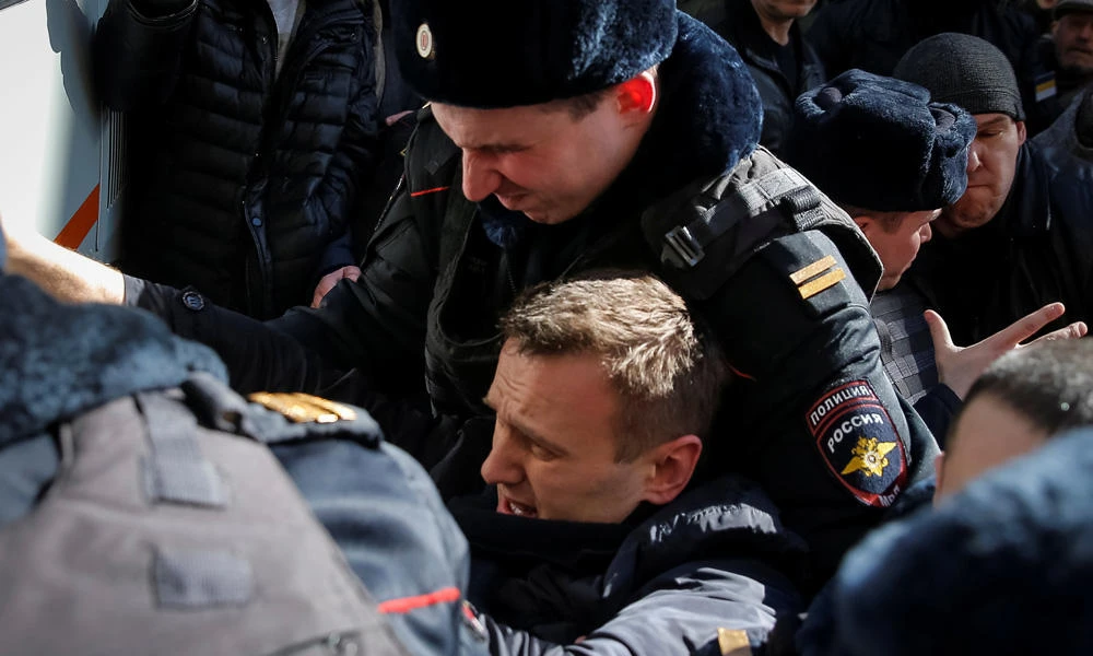 Police officers detain anti-corruption campaigner and opposition figure Alexei Navalny during a rally in Moscow, Russia, on Sunday. (REUTERS/Maxim Shemetov)