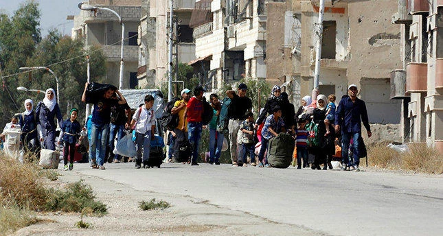 More Syrian fighters, families leave city of Homs under deal