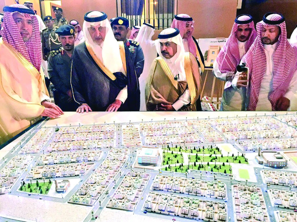 Makkah Gov. Prince Khaled Al-Faisal said the total cost of completed and ongoing projects in the coastal cities of Qunfudah and Ardiyat are estimated at more than SR3.8 billion ($1.01 billion). (SPA)