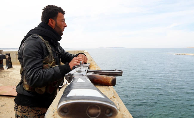 A member of the US-backed Syrian Democratic Forces (SDF), made up of an alliance of Arab and Kurdish fighters, inspect the Tabqa dam on Monday, which has been recently partially recaptured, as part of their battle for the jihadists' stronghold in nearby Raqa. (AFP)