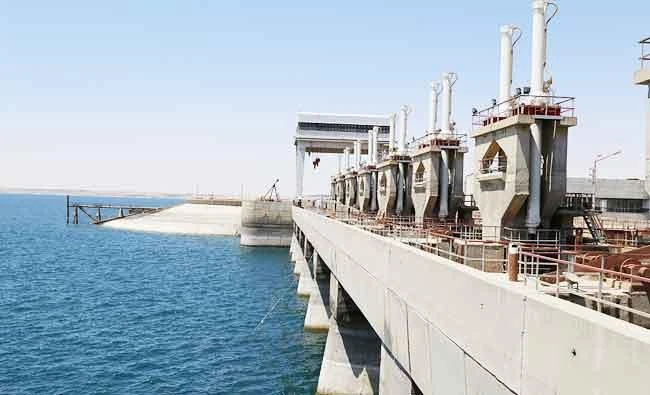 A view shows part of Tabqa dam on the Euphrates river, near Raqqa, Syria, in this June 25, 2014 file photo. (Reuters)