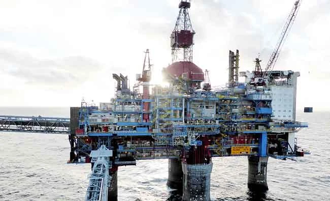 Oil and gas company Statoil drilling and accommodation platform Sleipner A is pictured offshore near Stavanger, Norway, in this February 11, 2016 photo. (REUTERS)