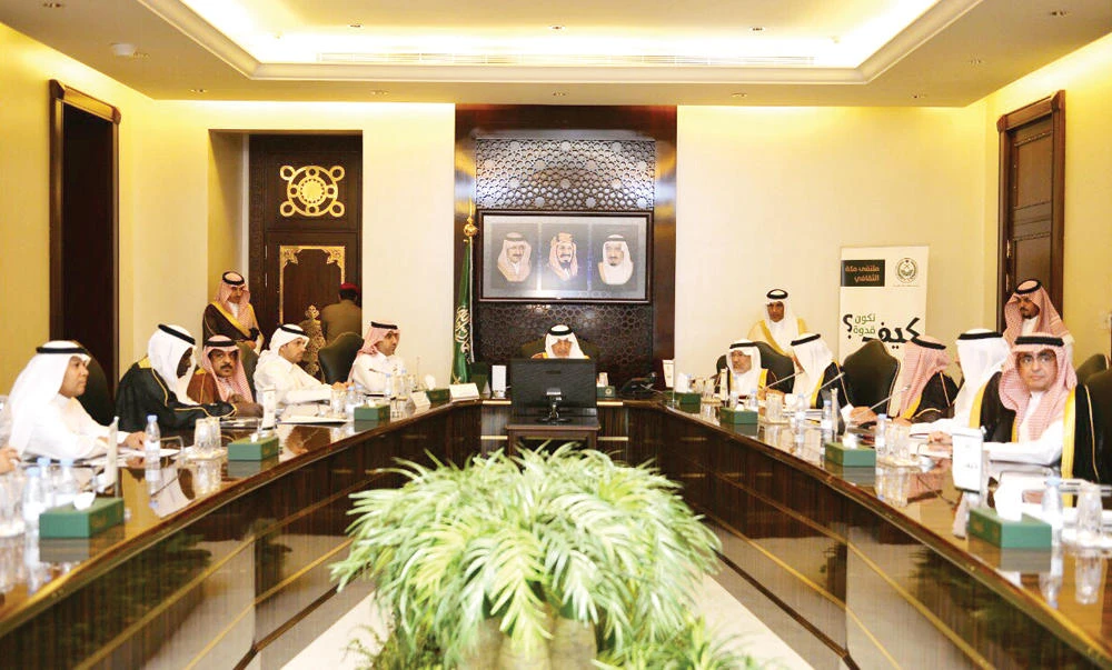 Makkah Gov. Prince Khaled Al-Faisal chairs a meeting of the Makkah Region Development Authority. (AN photo)