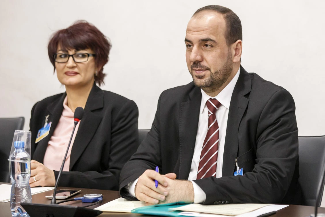 Syria's main opposition High Negotiations Committee (HNC) leader Nasr al-Hariri, right, attends a round of negotiation with UN Special Envoy of the Secretary-General for Syria Staffan de Mistura. (Keystone via AP)