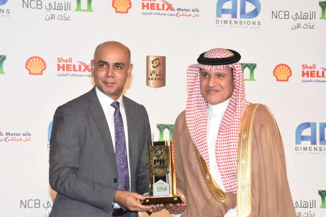 Waqar Siddiqui, CEO of Shell, left, and Sheikh Mohammed Wajih Sharbatly, CEO of Samaco.