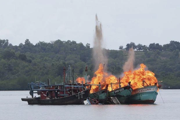 Malaysian and Vietnamese fishing boats are destroyed for illegal fishing by the Ministry of Maritime Affairs and Fisheries, police and navy, in Batam, Riau Islands, Indonesia, on April 5, 2016. (Reuters)