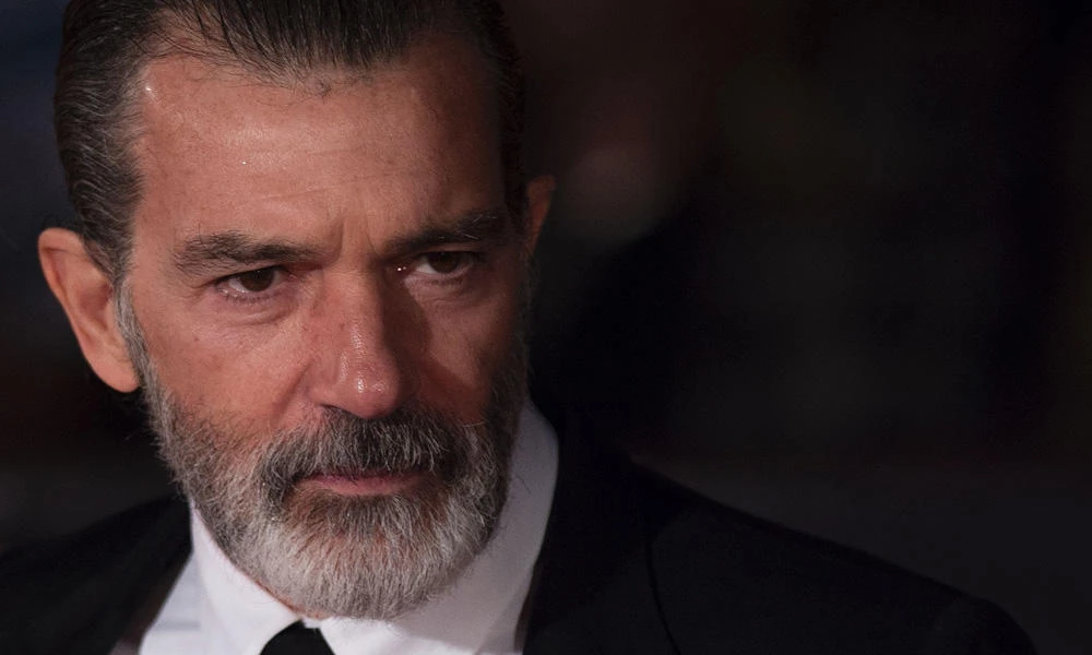 Spanish actor Antonio Banderas poses during the 20th International Malaga Film Festival in Malaga on March 25, 2017. Banderas has decided to stop smoking after suffering a heart attack. (AFP / JORGE GUERRERO)