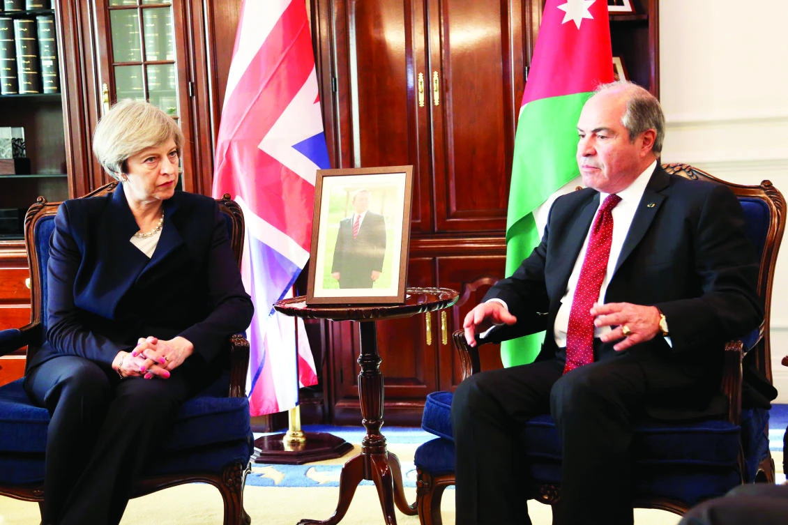 British Prime Minister Theresa May meets with Jordanian Prime Minister Hani Al-Mulqi in Amman. (AP)