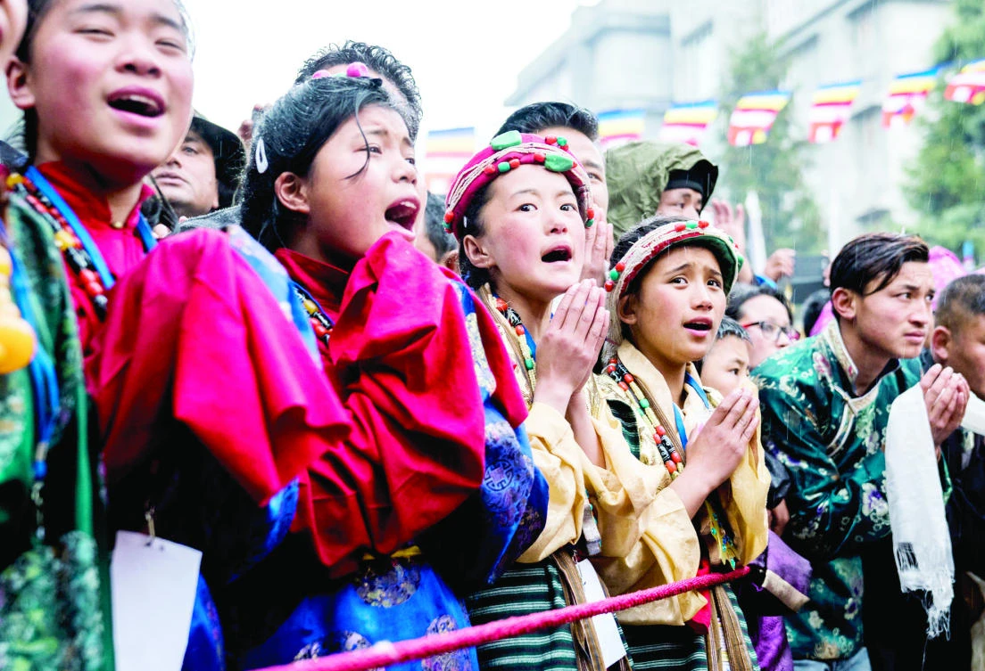 Tibetan devotees greet their spiritual leader the Dalai Lama as he arrives at the Thubchok Gatsel Ling Monastery
in Bomdila, Arunachal Pradesh, on Tuesday. (AP)