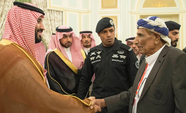 Deputy Crown Prince Mohammed bin Salman meets with a Yemeni tribal leader in Riyadh on Thursday. (SPA)