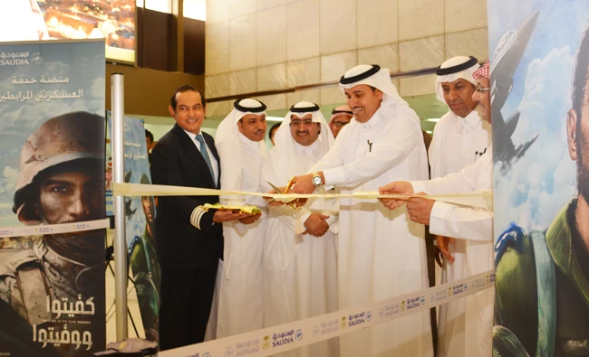 Saleh bin Nasir Al-Jaser, director general of Saudi Arabian Airlines, cuts the ribbon. (AN photo by Huda Bashatah)