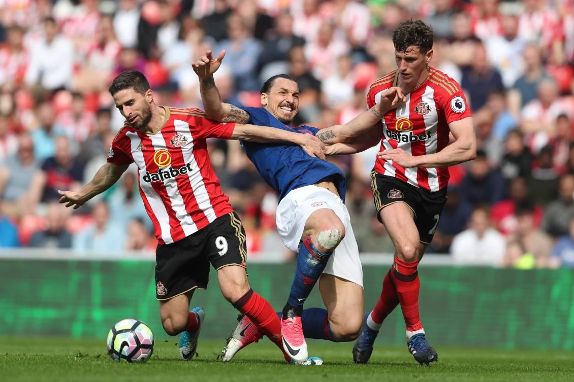 Manchester United's Swedish striker Zlatan Ibrahimovic, center, tries but fails to squeeze between Sunderland's Italian striker Fabio Borini, left, and Sunderland's English defender Billy Jones during the English Premier League football match between Sunderland and Manchester United at the Stadium of Light in Sunderland, north-east England, on Sunday. (AFP)