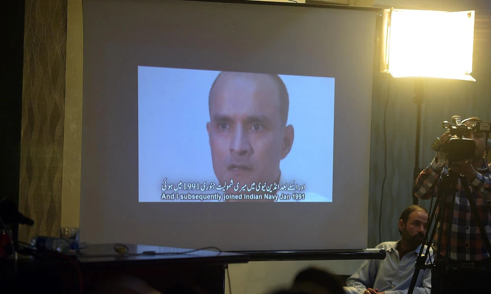In this photograph taken on March 29, 2016, Pakistani journalists watch a video showing Indian national Kulbhushan Yadav, arrested on suspicion of spying, during a press conference in Islamabad. (AFP / AAMIR QURESHI)