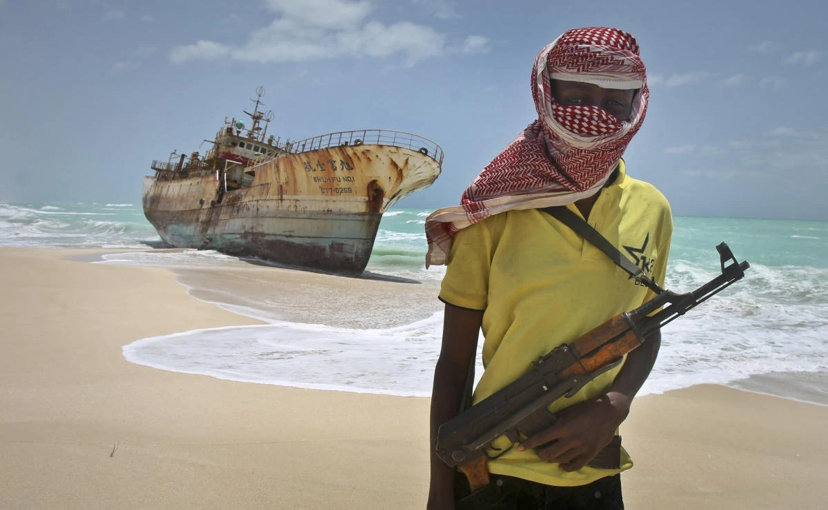 Somali security forces capture 10 pirates in stand-off -officials
