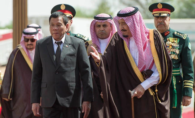 Philippine President Rodrigo Duterte is received by King Salman. (SPA)