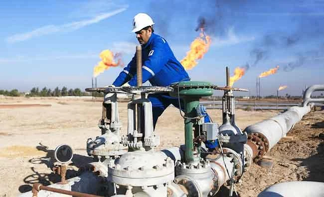 In this Jan. 12, 2017 photo, an Iraqi worker operates valves in Nihran Bin Omar field north of Basra, 340 miles southeast of Baghdad, Iraq. (AP)