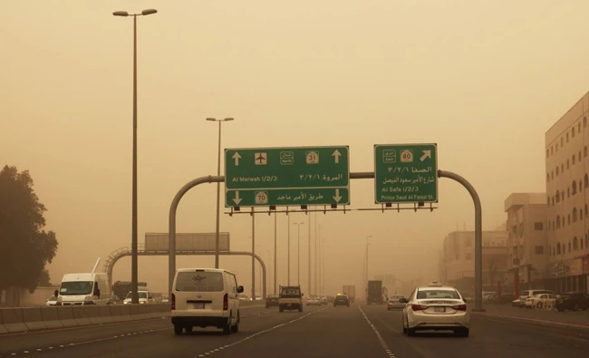 Cars drive on a Jeddah street in a sandstorm on Wednesday. (photo by Arab News reader Aamir Abdul Rahim)