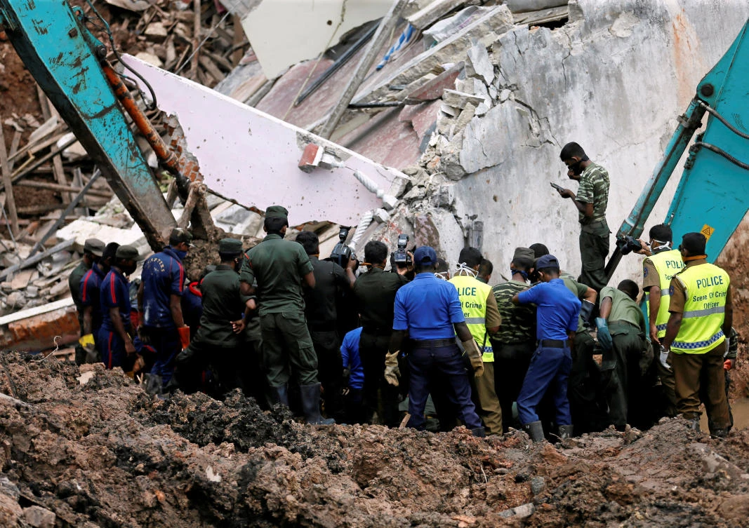 Hope fades for Sri Lanka missing, garbage toll hits 23