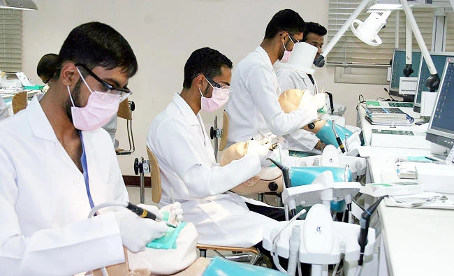 Interns are part of the medical team and must be rewarded with salaries for their work. (SPA)