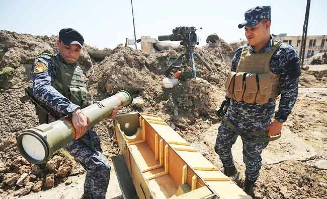 A member of the Iraqi security forces loads a TOW anti-tank missile as troops advance towards Mosul's Old City on Monday, during an offensive to recapture the city from Islamic State (IS) group fighters. (AFP)