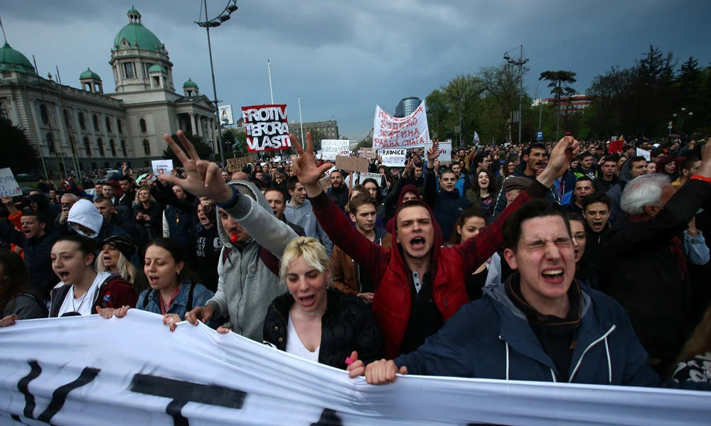 Protesters take part in a demonstration against the overwhelming victory of Prime Minister Aleksandar Vucic in Serbia's presidential election in Belgrade on April 5, 2017. (REUTERS/Djordje Kojadinovic)
