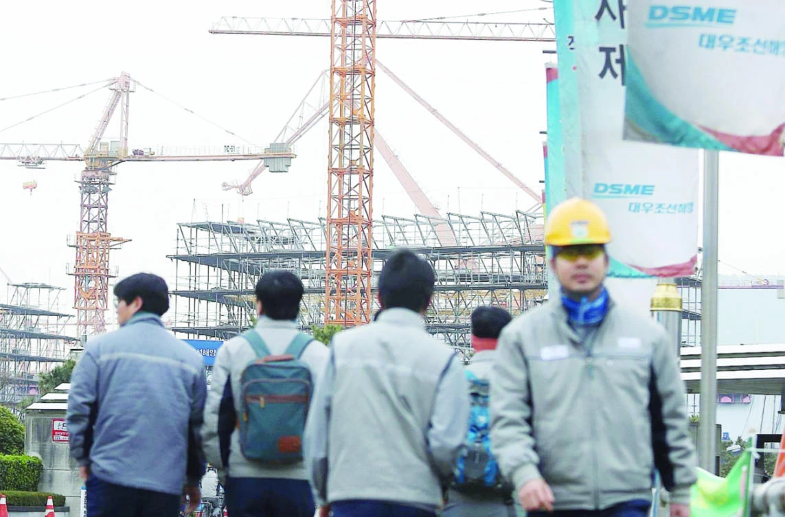 Daewoo’s existing orders amount to the most in the world at 6.2 million compensated gross tonnage (CGT), 70 percent or more over compatriots Samsung Heavy Industries Co. Ltd. and Hyundai Heavy Industries Co. Ltd., Clarksons Research data showed. (Reuters)