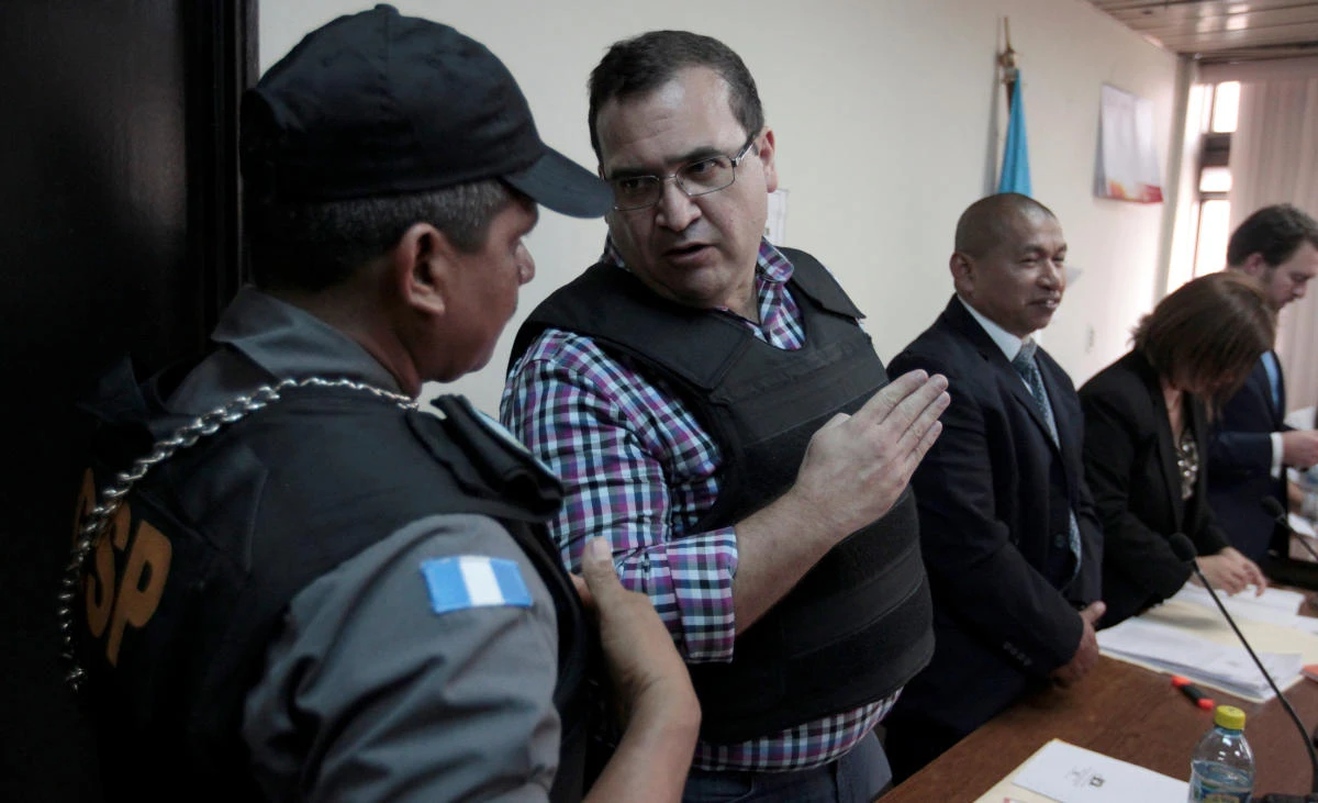 Javier Duarte, former governor of Mexican state Veracruz, appears in a court for extradition proceedings in Guatemala City, Guatemala, on April 19, 2017. (REUTERS/Jose Cabezas)
