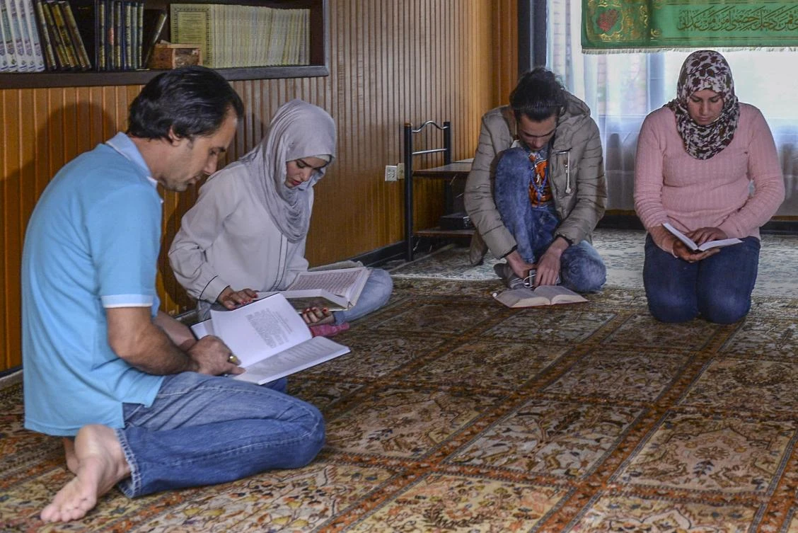 The Hussein family had planned to start again in the United States after fleeing the violence in their country but were cheated and abandoned by smugglers in the port of Buenaventura. Colombia has since granted them the status of refugees. (AFP )