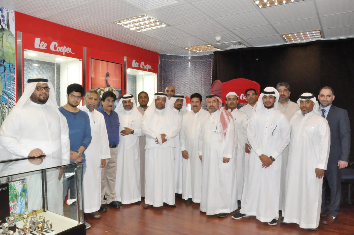 The meeting aimed at strengthening Al-Dawliya’s relationship with its distributors
and discussing its strategy for the future.