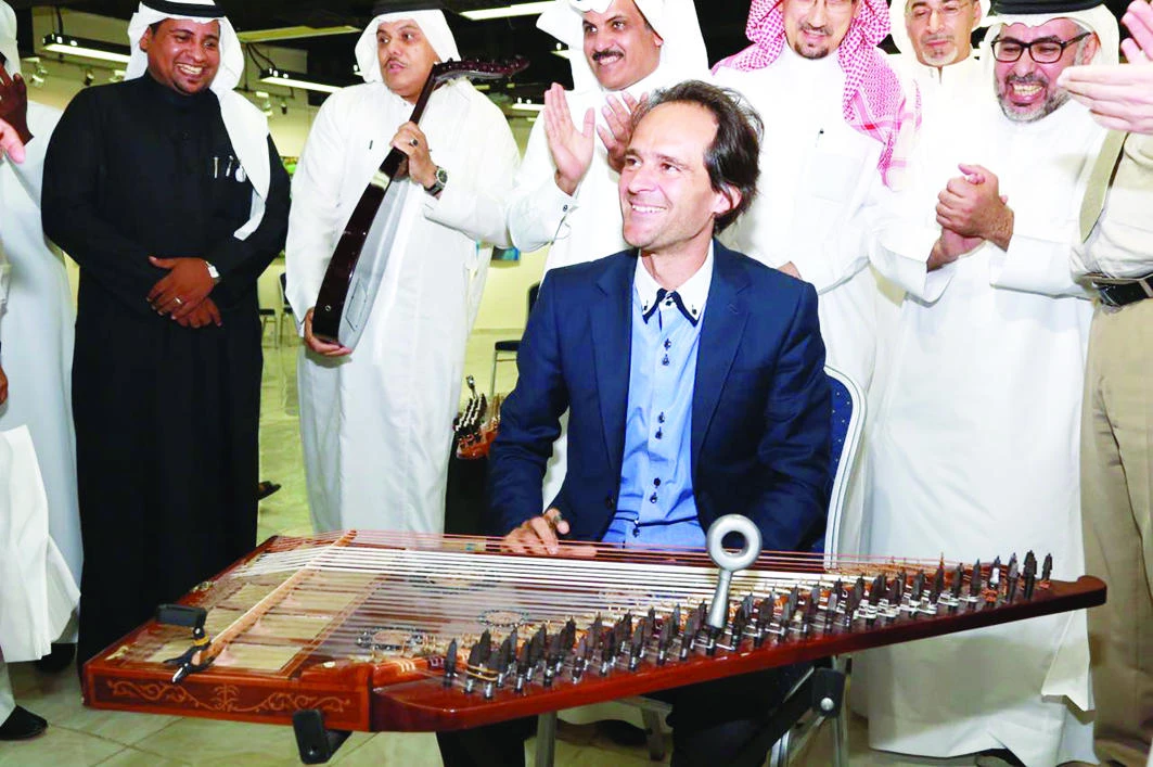 Saudi music connoisseurs enjoy Hungarian pianist Gergely Boganyi’s performance in Jeddah Sunday. (AN photo)