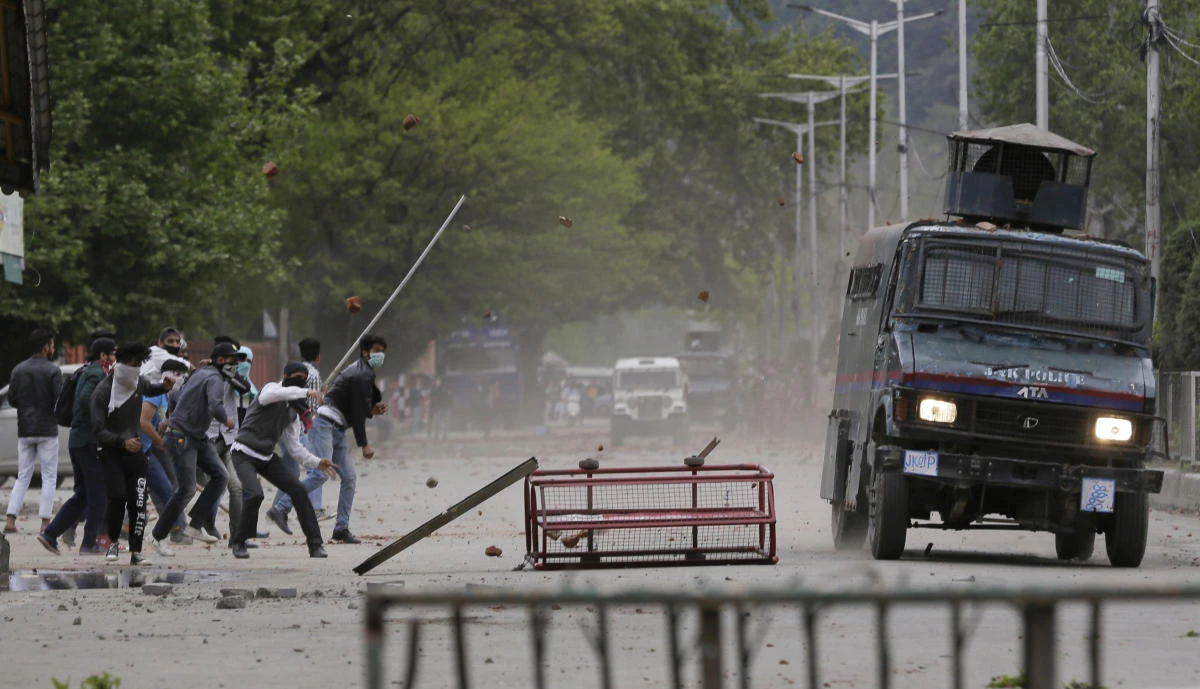 Kashmir students, Indian forces clash as protests continue