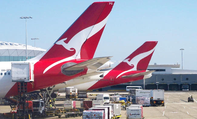 Ground staff load aircraft owned by the Australian national carrier Qantas Airways Ltd at Sydney Airport in Australia, in this February 12, 2017 photo. (Reuters)