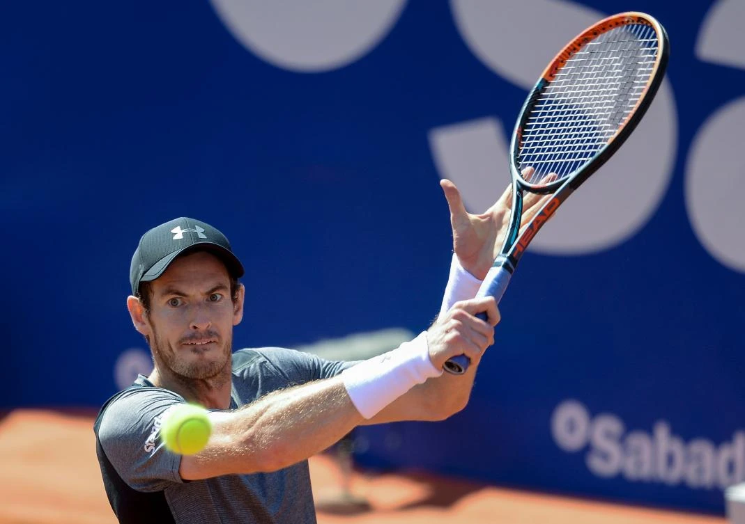 Andy Murray returns the ball to Albert Ramos during the ATP Barcelona Open on Friday. (AFP)