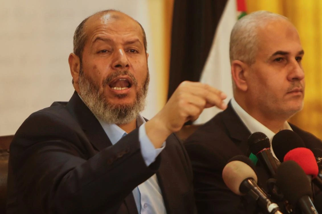 Senior political leader of the Palestinian Islamist movement Hamas, Khalil al-Hayya, holds a press conference on April 18, 2017, in Gaza City. / AFP / MAHMUD HAMS