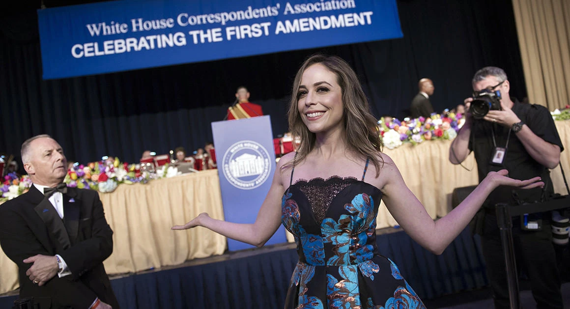 Shira Lazar has a moment of fun with photographers during the White House Correspondents' Dinner. (AP)