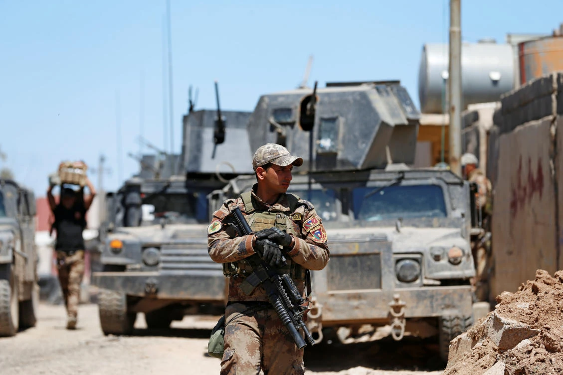 Iraqi Counter Terrorism Services (CTS) soldier is seen during a battle between CTS and Daesh militants in western Mosul, Iraq, April 25, 2017. (Reuters)