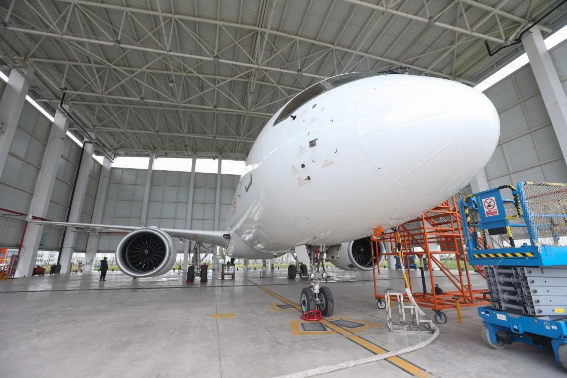 Large Chinese-made passenger jet makes maiden flight