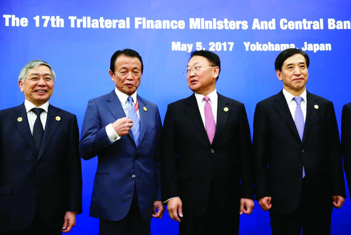 From left, Bank of Japan Gov. Haruhiko Kuroda, Japanese Finance Minister Taro Aso, South Korean Finance Minister Yoo Il-ho, Bank of Korea Gov. Lee Ju-yeol pose for a photograph with Chinese Vice-Minister of Finance Yaobin Shi before their trilateral meeting on the sideline of Asian Development Bank's (ADB) annual general meeting in Yokohama,
south of Tokyo on Friday. (Reuters)