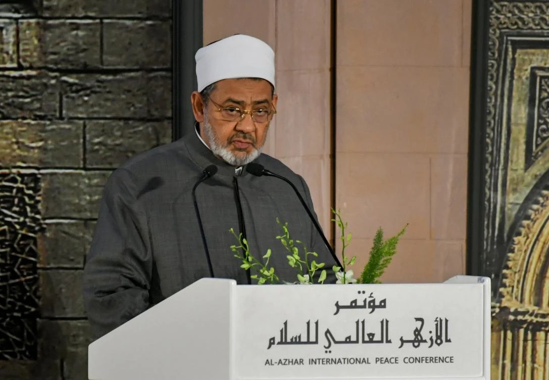 This file photo taken on April 28, 2017 shows Sheikh Ahmed al-Tayeb, the Grand Imam of Al-Azhar, delivering a speech during the visit of Pope Francis to the prestigious Sunni institution in Cairo. Sheikh Al-Tayeb replaced Ahmed Hosni Taha, the head of Egypt's Al-Azhar university, after labelling a controversial Muslim reformer an apostate. (AFP / Andreas Solaro)