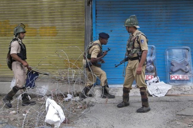 Cross -border Indian firing wounds 4 in Pakistani Kashmir